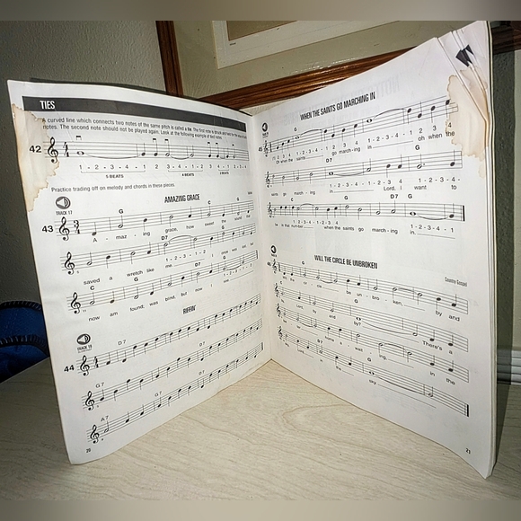 Hal Leonard Guitar Method Book 1 | Beginnerโs Guitar Guide with CD ๐ธ๐ถ - Picture 3 of 4